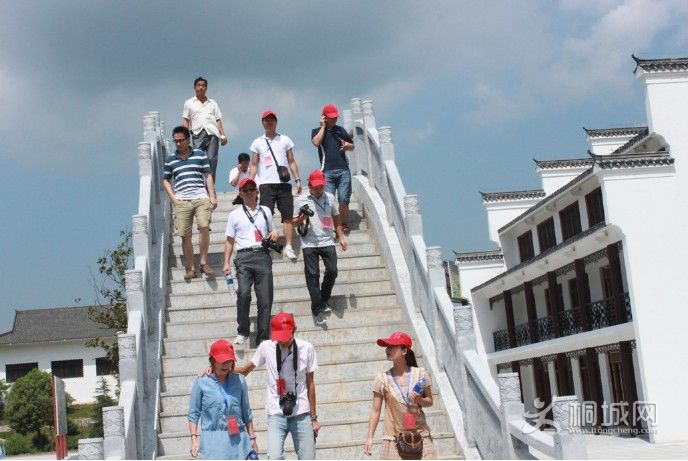 ͩ�����μӰ������׽���վ�߷���̳