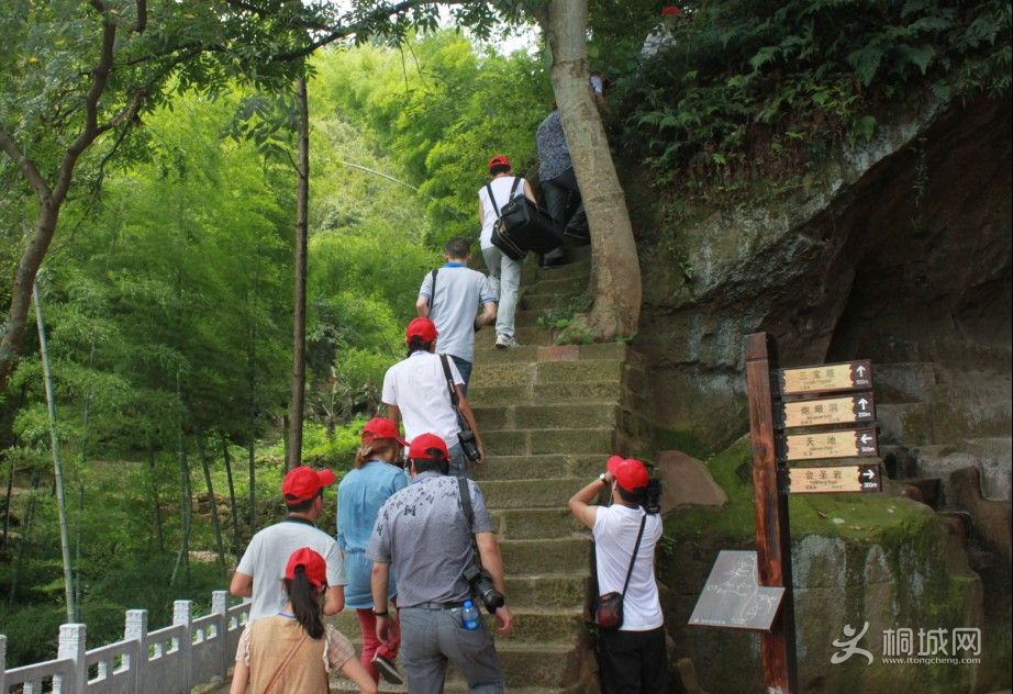 ͩ�����μӰ������׽���վ�߷���̳��ֳ���Ƭ