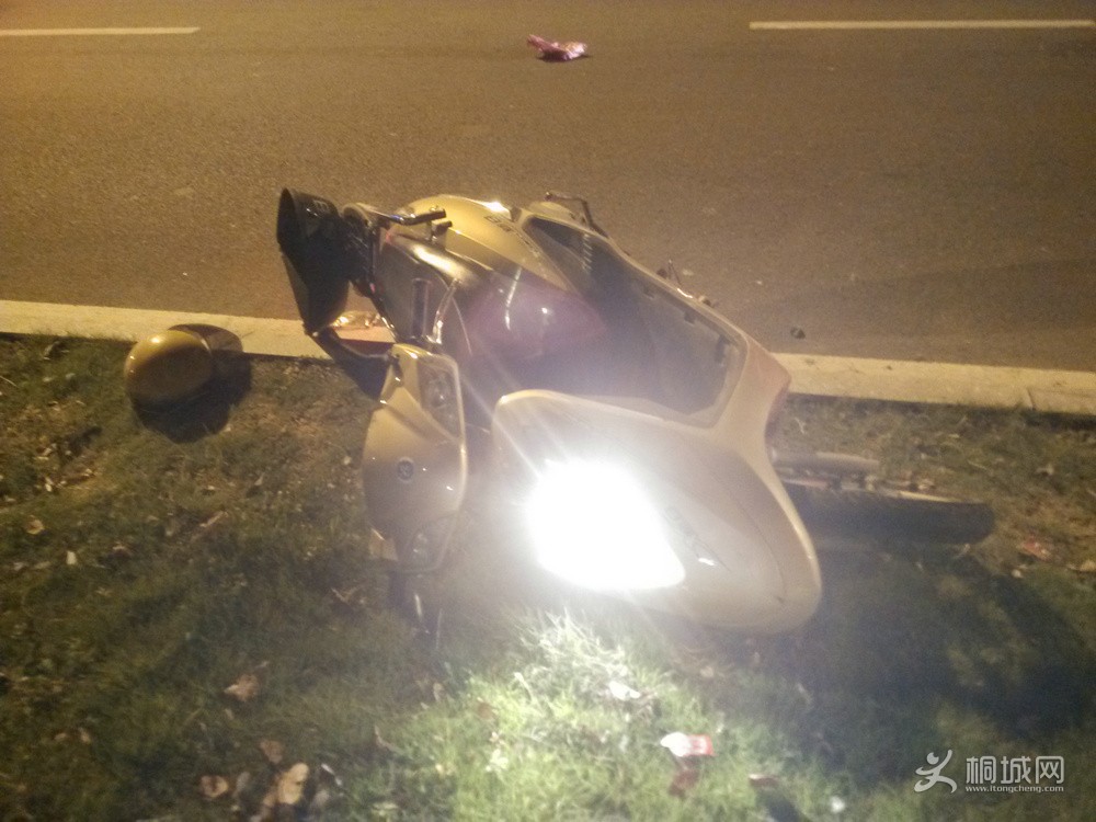 �����¹ʵ�·��˵���ﳵ����ž���ģ�Ȼ��������״̬��Ȼ��ͷ����������ת��Լ��135��