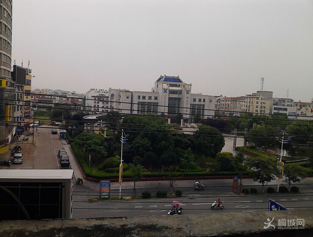 ��·�������ʢ�ƹ㳡���ھſռ�