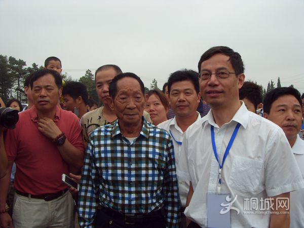 ͩ������Ա�μӹ���ˮ����Ʒ�ֿ����߳�����ѧ��������