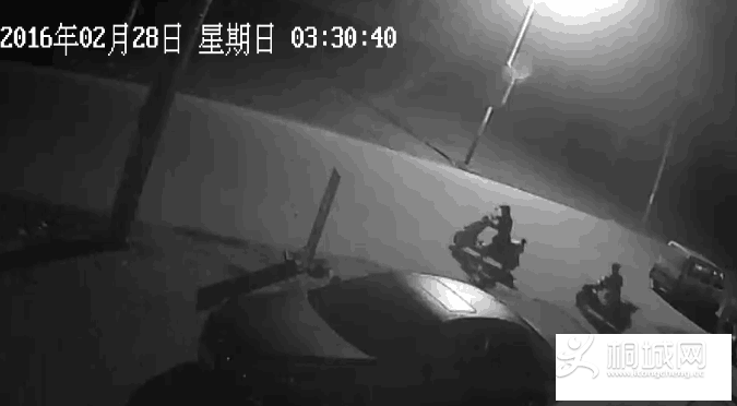 �����Ӵܣ�ǰ�泵���ұ�����