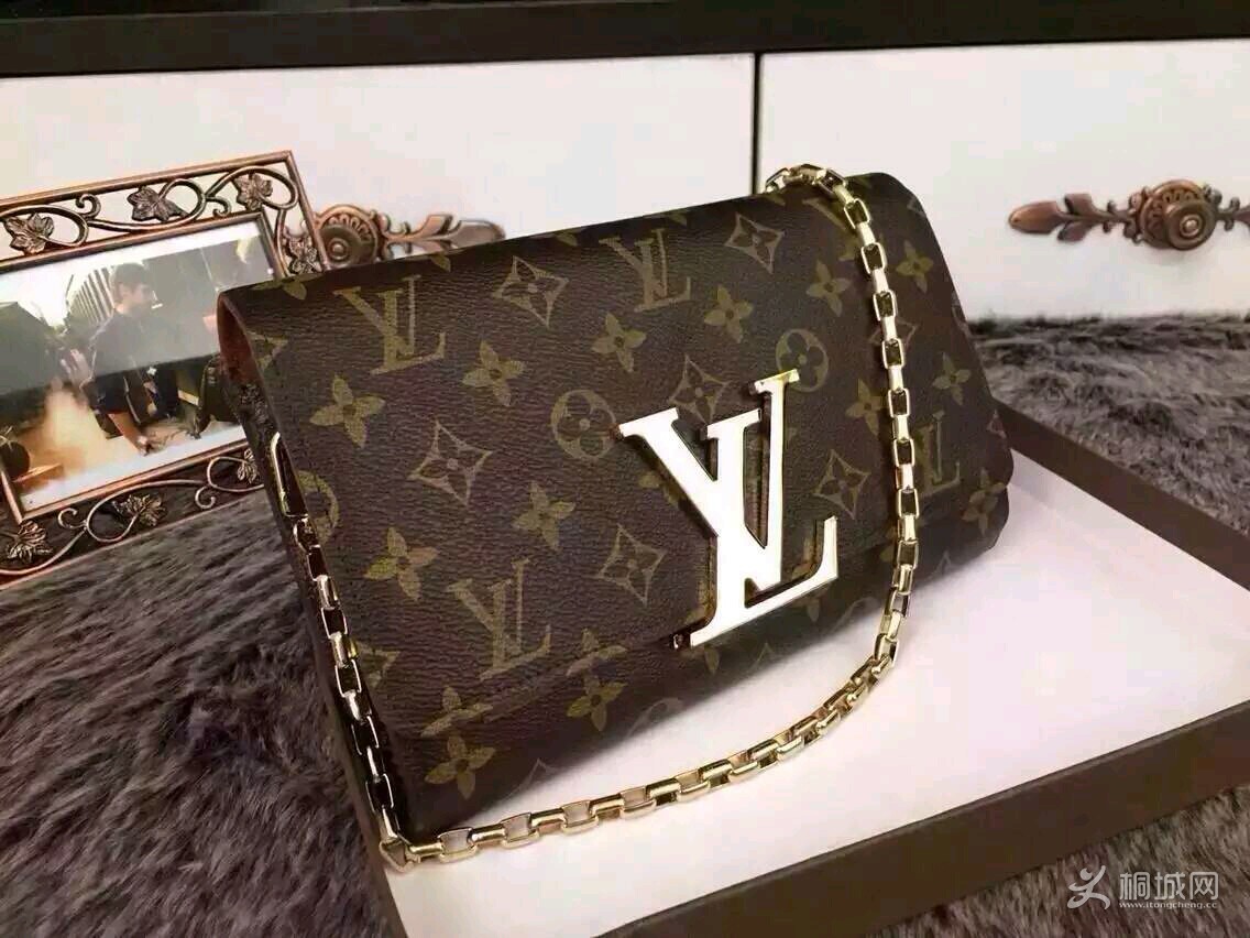 yIjgYJxh4IzC.jpg