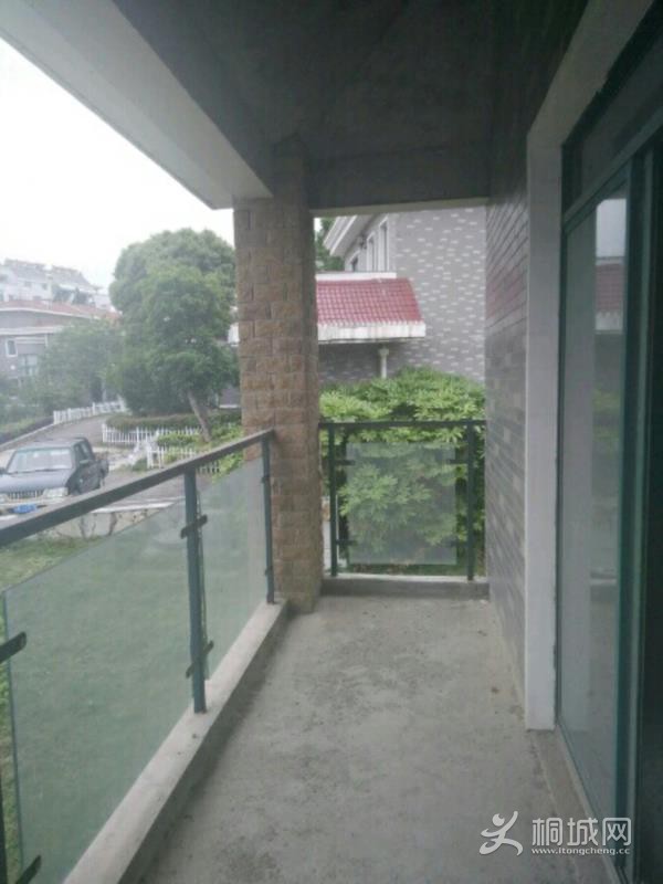 House_0a8e12da-75ed-4d55-9e64-3a0494691307_big.jpg