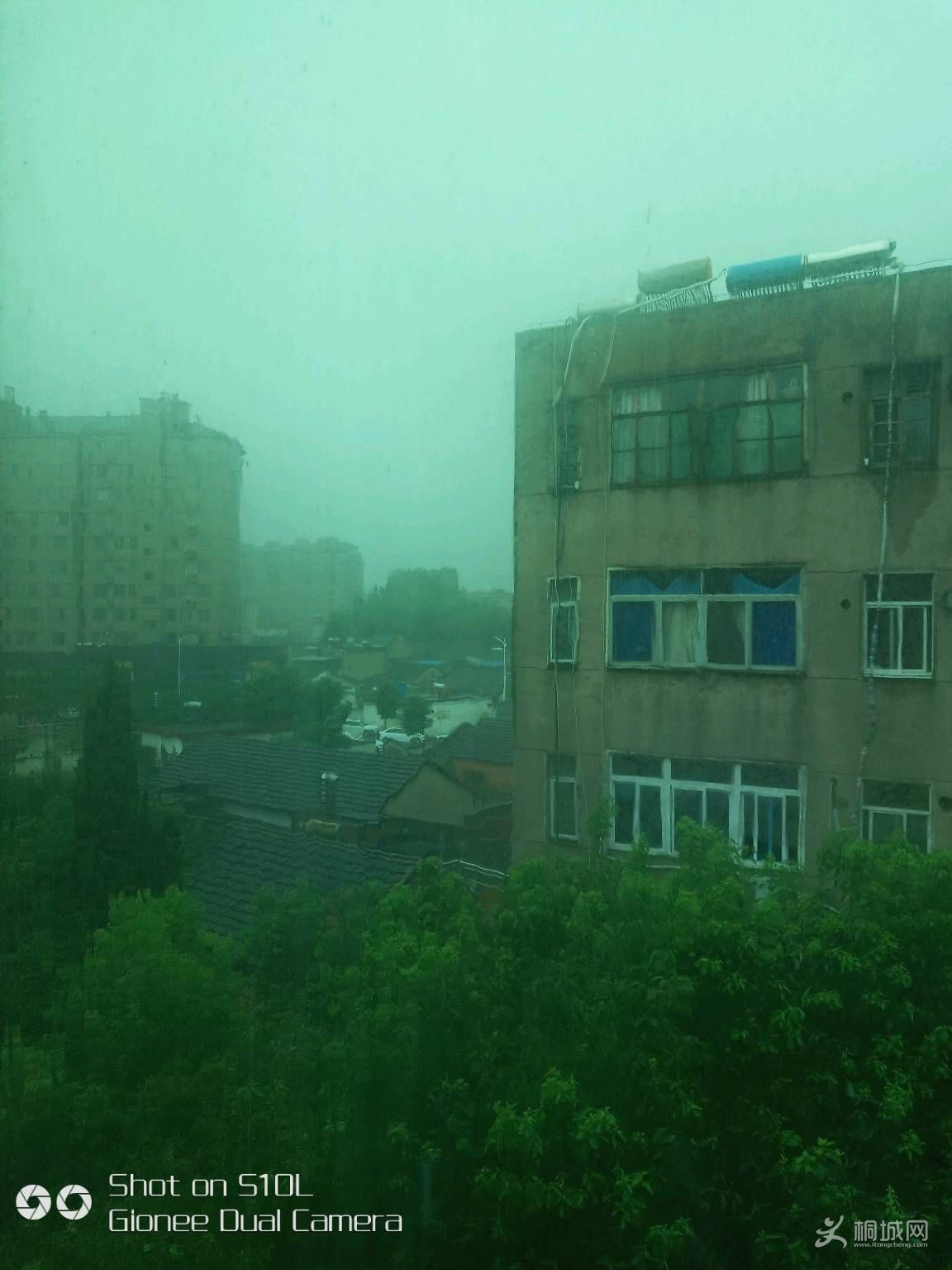 R4R4LU09Udl0.jpg