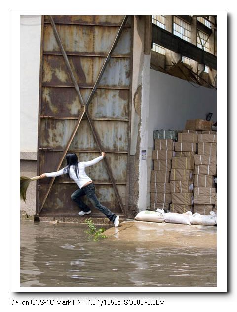 ��ˮ�͵��ֿ��ſڣ�����ֻ�ܷ����߱� .jpg