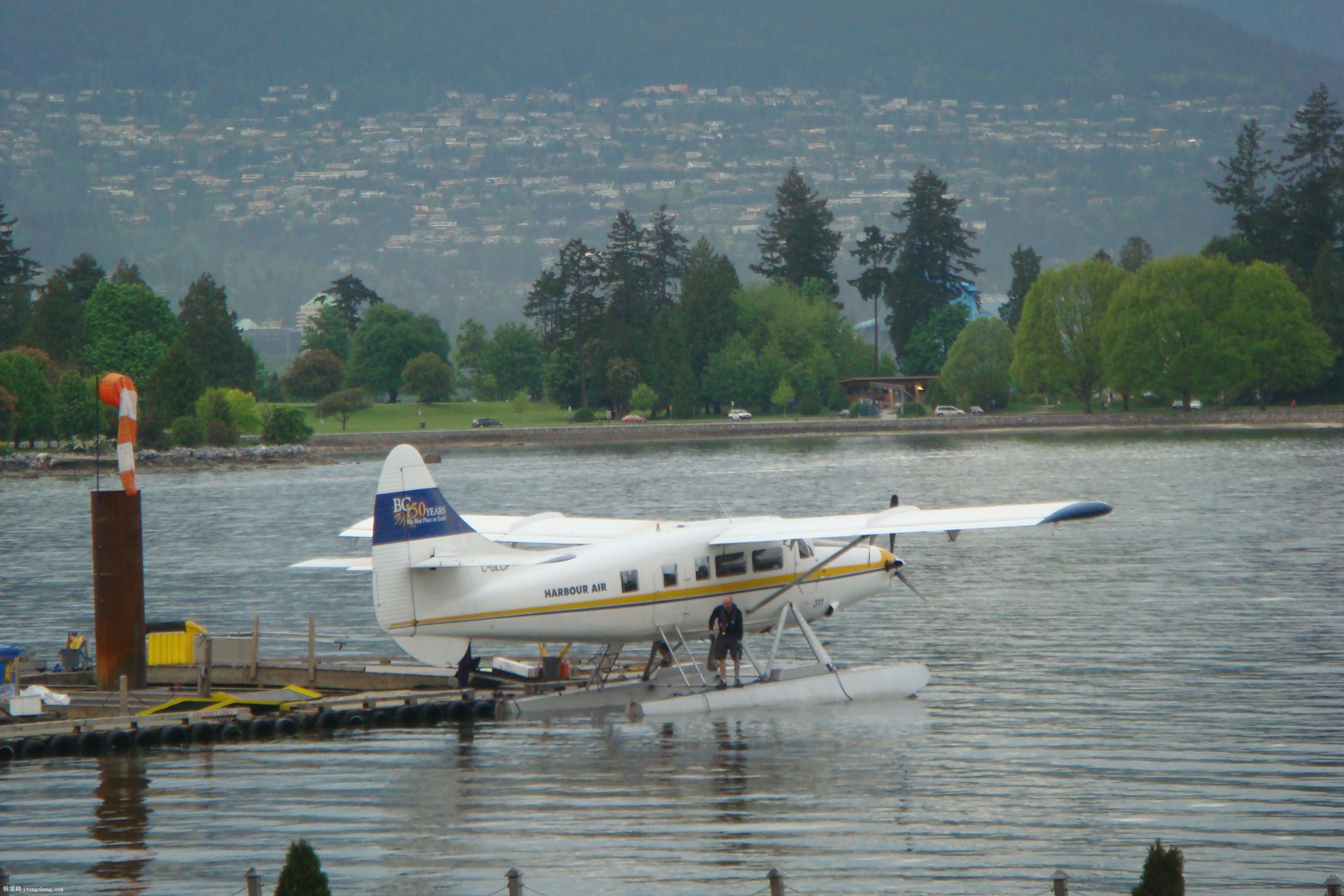 ������ˮ�Ϸɻ�