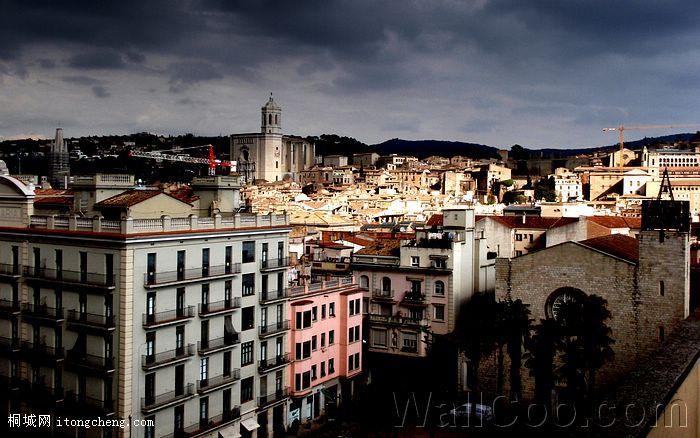 [wallcoo_com]_HDR_cityscape_sun_and_clouds_in_Girona.jpg