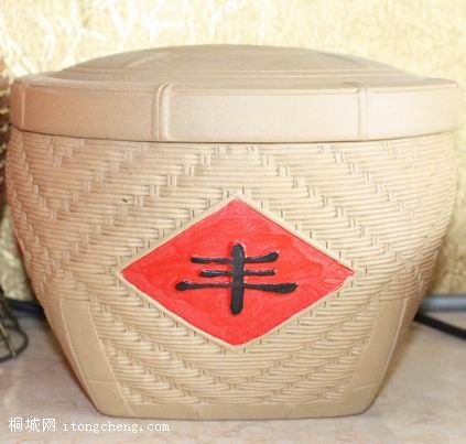 ��ȷ�ǣ�װ���õġ�